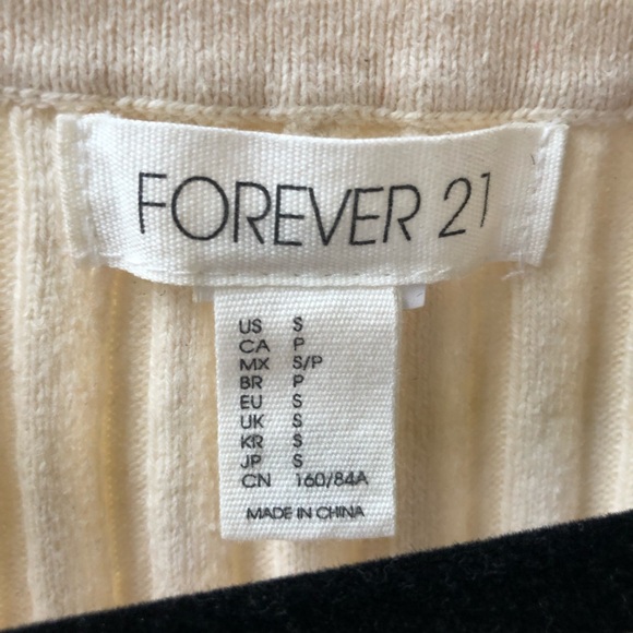 *SOLD* Knitted Ribbed Cream Cropped Tank Top - Picture 4 of 4